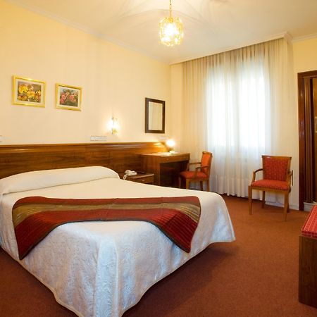 Hotel Castilla Gijón Esterno foto
