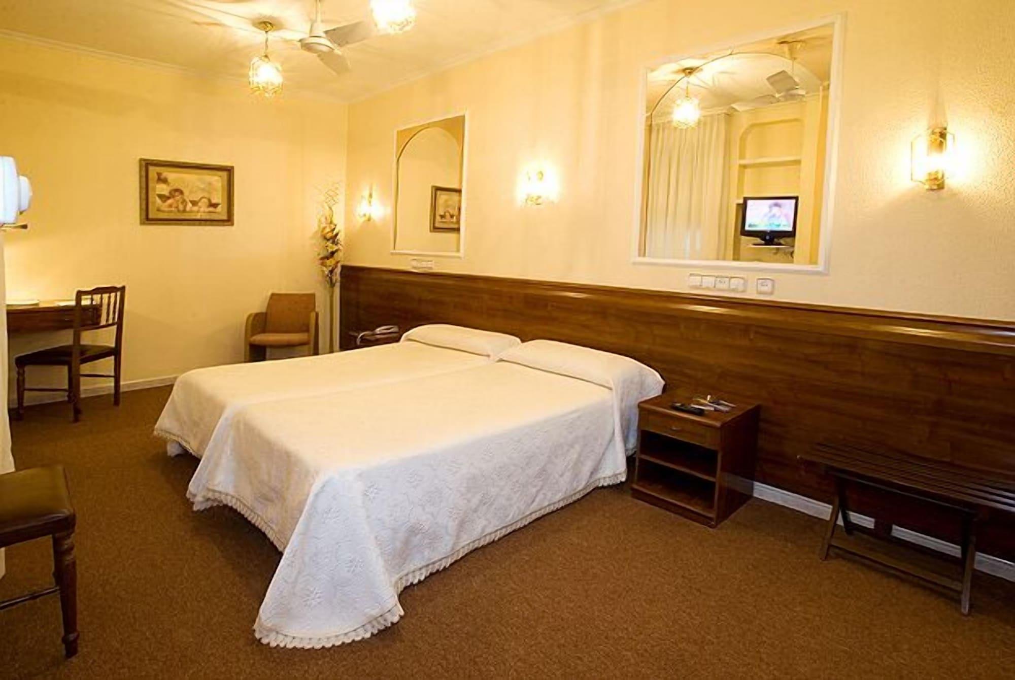 Hotel Castilla Gijón Esterno foto