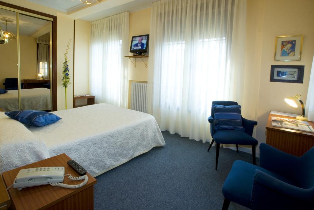 Hotel Castilla Gijón Esterno foto